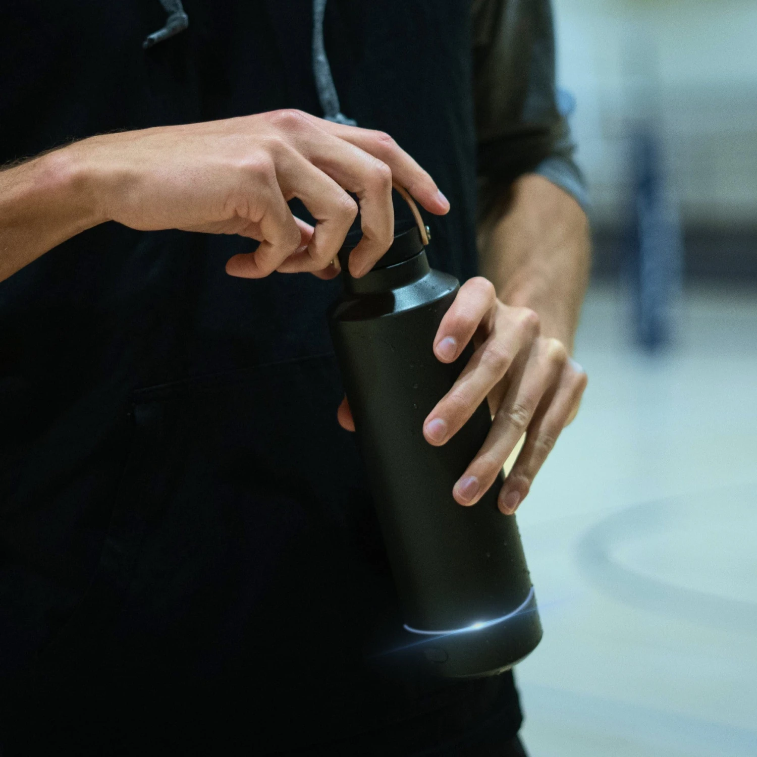 Luma 1.0: Stainless Steel UV-C Filtration Water Bottle 20fl Oz By Luma Hydration 7 Luma 1.0: Stainless Steel UV-C Filtration Water Bottle 20fl Oz By Luma Hydration - Image 5